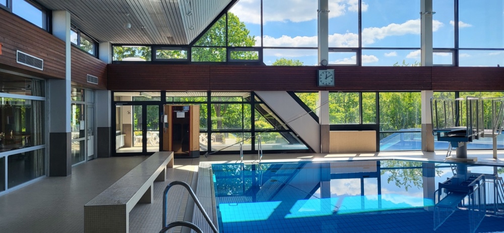 Sprungbecken und Wärmekabine Sprungbecken und Wärmekabine